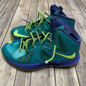 Boys Nike LeBrons X Sz 6
